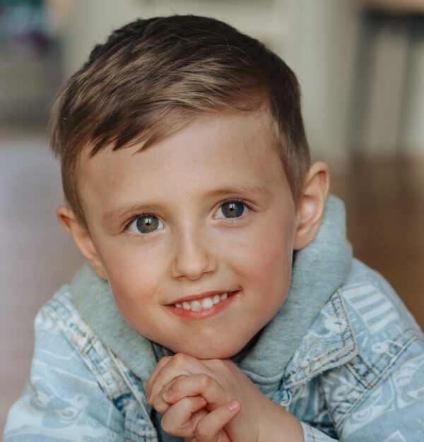 LENNON R.
